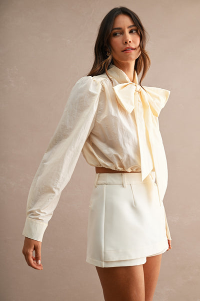 Blusa corta cinta cuello