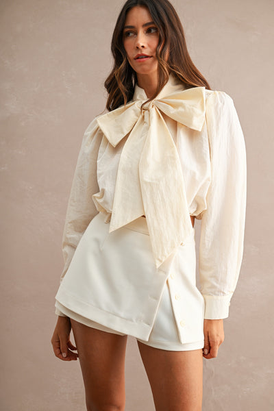 Blusa corta cinta cuello