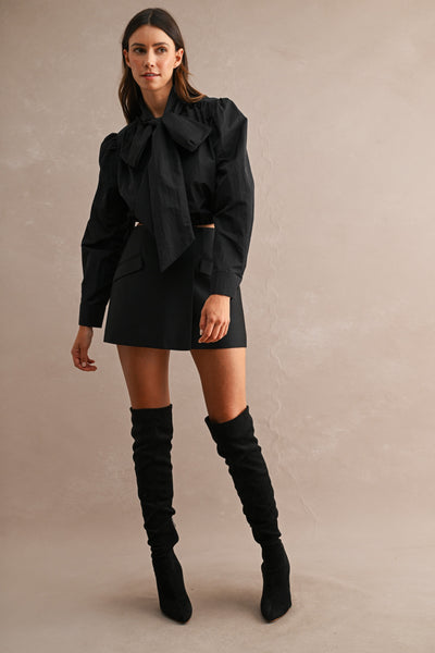 Blusa corta con cinta