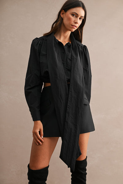 Blusa corta con cinta