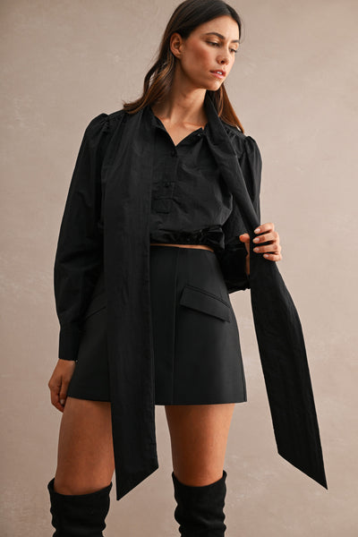 Blusa corta con cinta