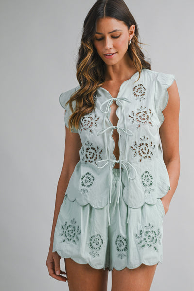 Blusa cordones y flores