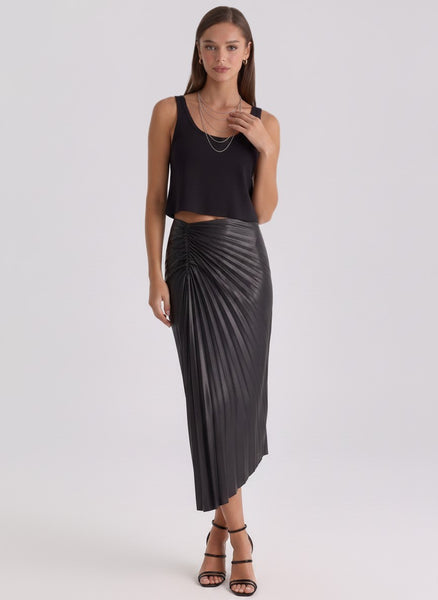 Falda midi asimetrica de vinipiel