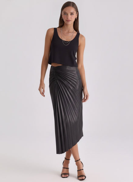 Falda midi asimetrica de vinipiel