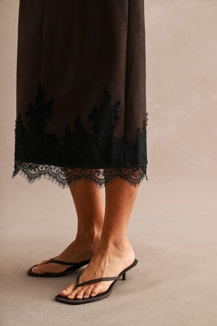 Falda midi vinil con encaje
