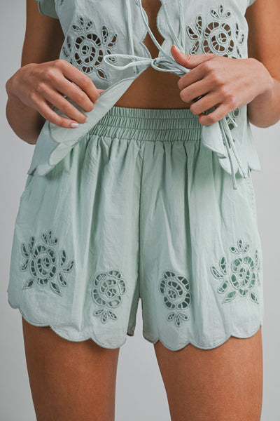 Short flores al frente