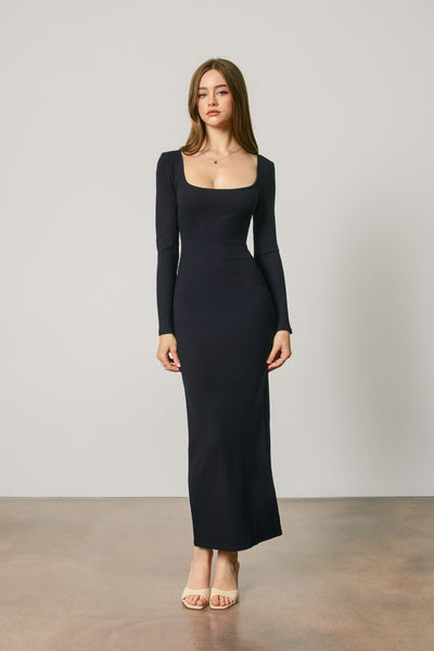 Vestido midi de punto acanalado con cuello cuadrado