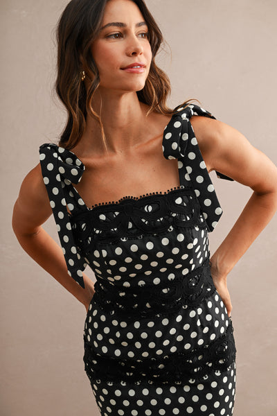 Vestido midi con corte sirena