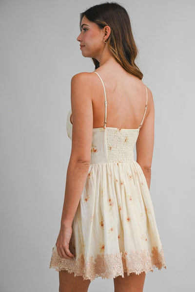 Vestido  mini floral con encaje