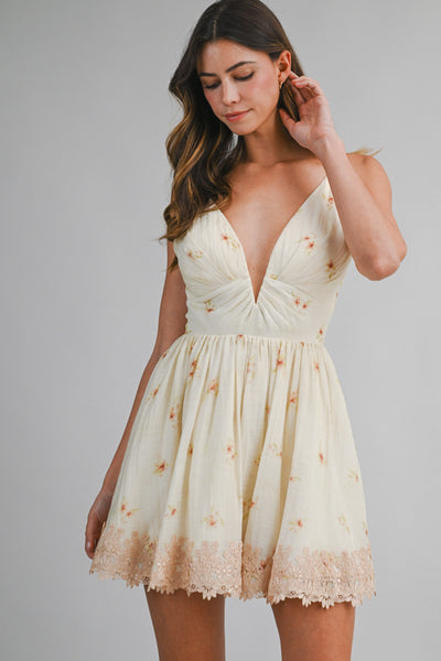 Vestido  mini floral con encaje