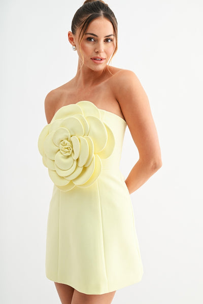 Vestido  strapless con maxi flor